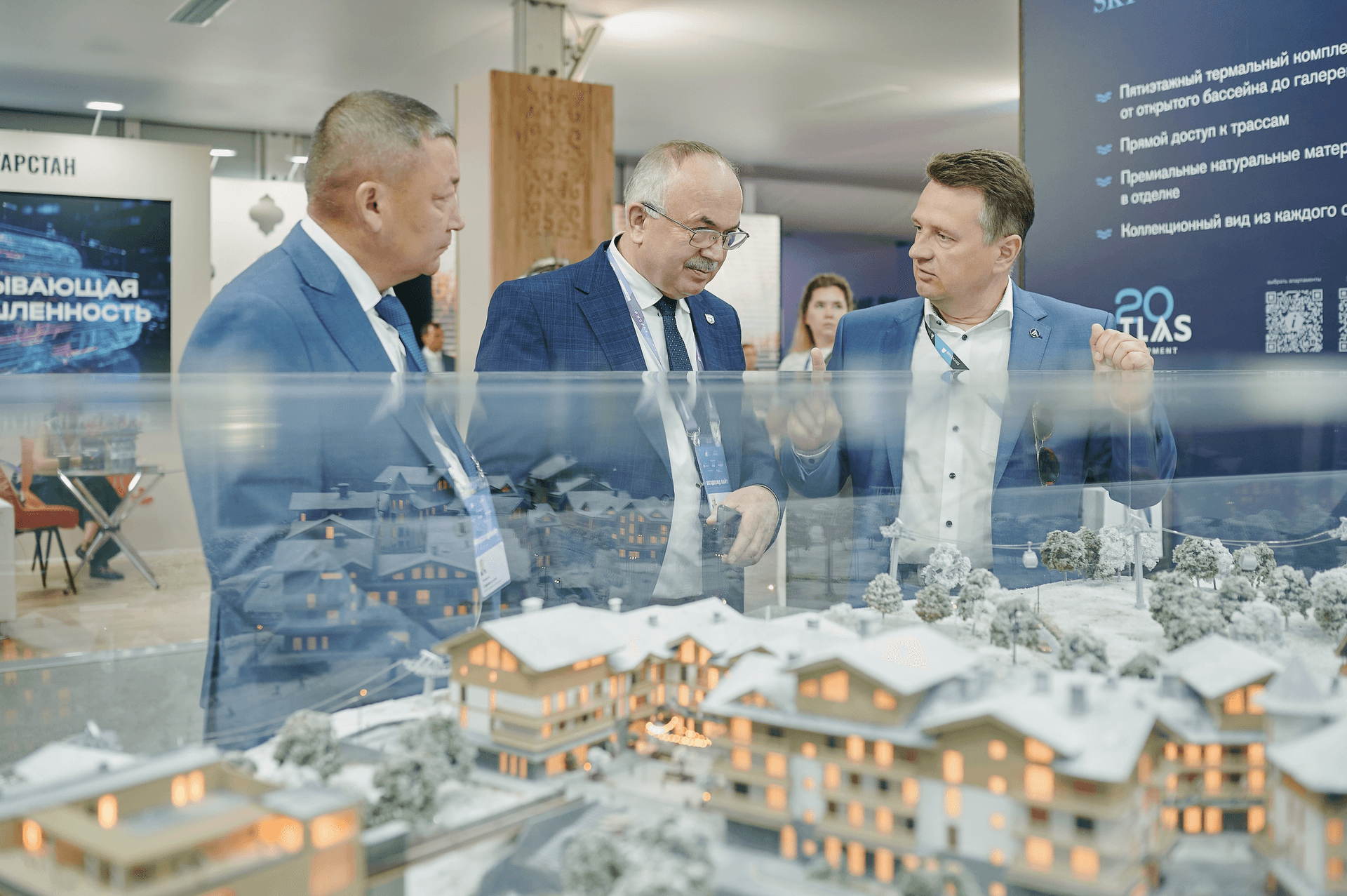 Посетители выставки недвижимости